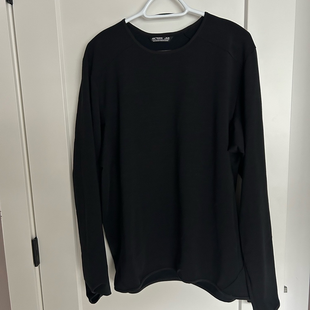 Arc'teryx Black Long-Sleeve Crew Performance Shirt